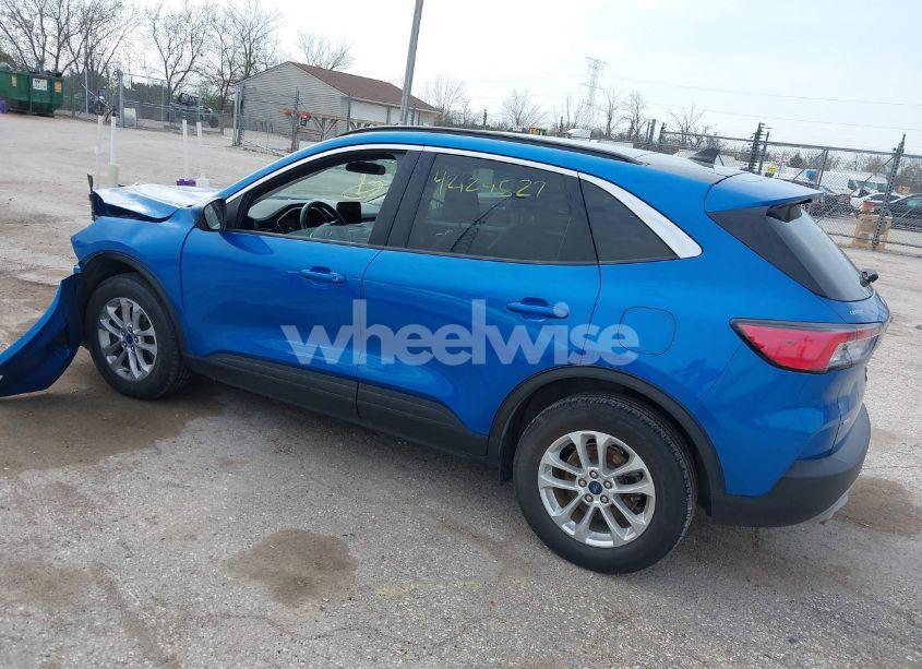 Photo 3 of 2021 Ford Escape SE (VIN 1FMCU9G60MUB02425)