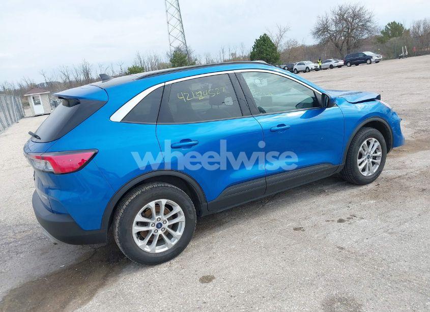 Photo 4 of 2021 Ford Escape SE (VIN 1FMCU9G60MUB02425)