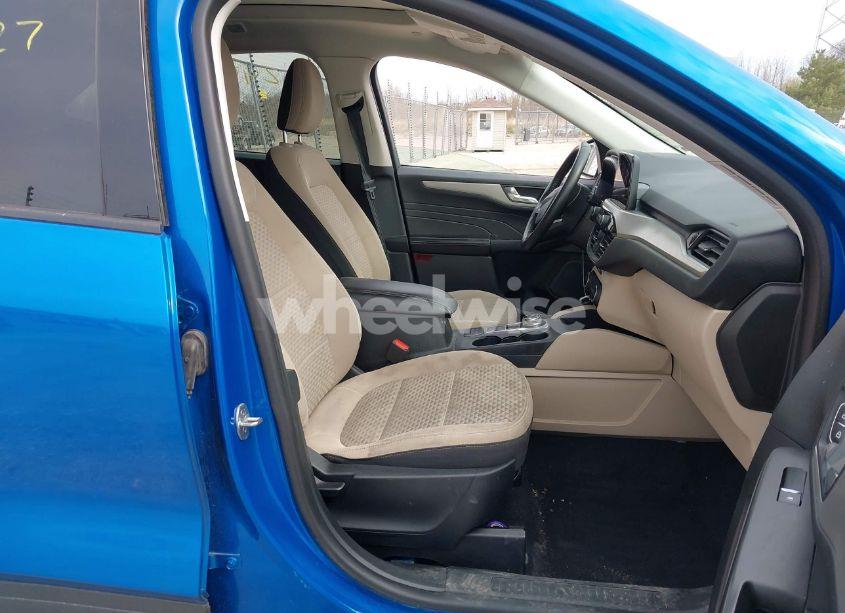 Photo 5 of 2021 Ford Escape SE (VIN 1FMCU9G60MUB02425)