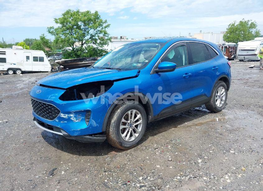 Photo 2 of 2021 Ford Escape SE (VIN 1FMCU9G60MUB30337)