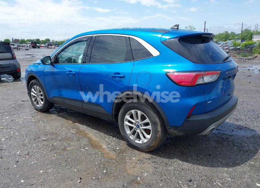Photo 3 of 2021 Ford Escape SE (VIN 1FMCU9G60MUB30337)