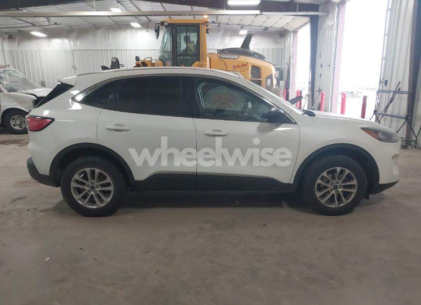 Photo 13 of 2022 Ford Escape SE (VIN 1FMCU9G60NUA60680)