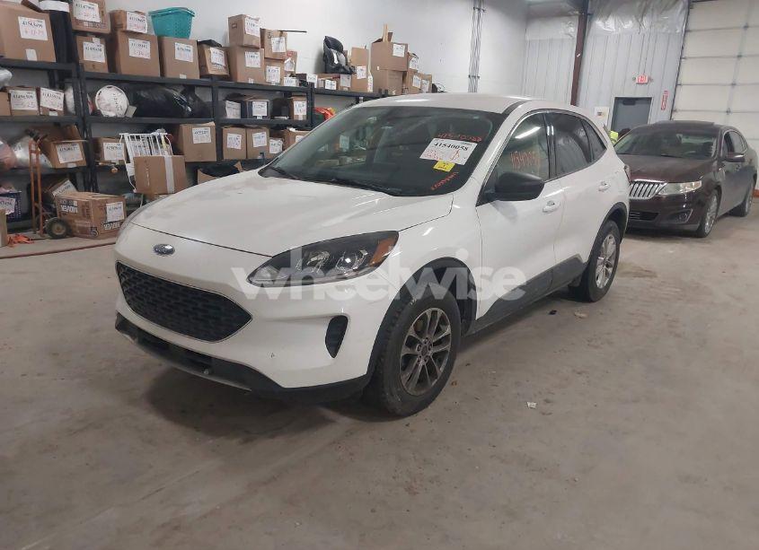 Photo 2 of 2022 Ford Escape SE (VIN 1FMCU9G60NUA60680)