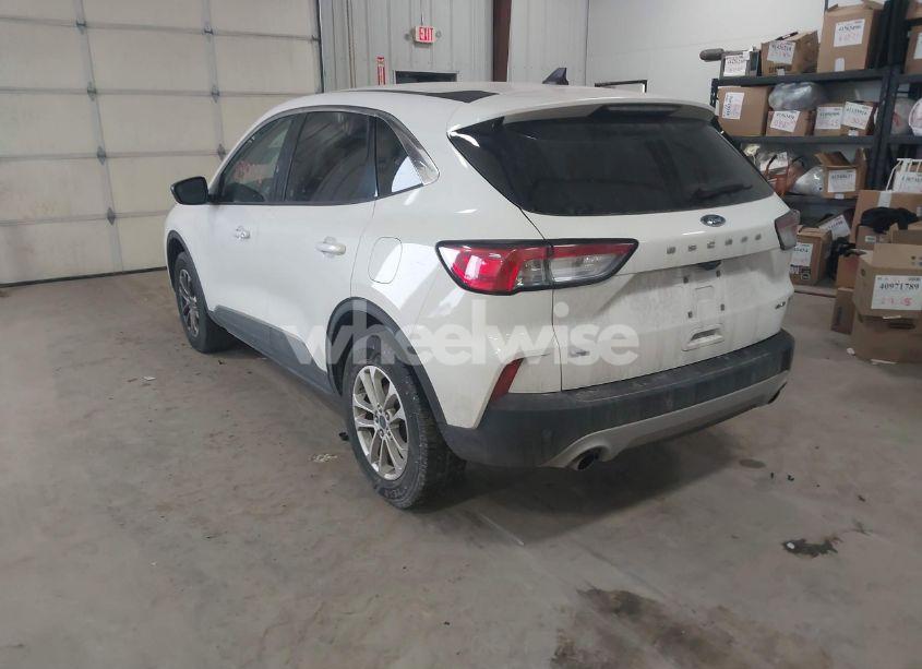 Photo 3 of 2022 Ford Escape SE (VIN 1FMCU9G60NUA60680)