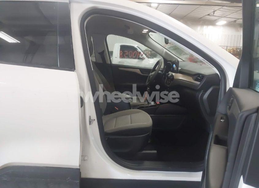 Photo 5 of 2022 Ford Escape SE (VIN 1FMCU9G60NUA60680)