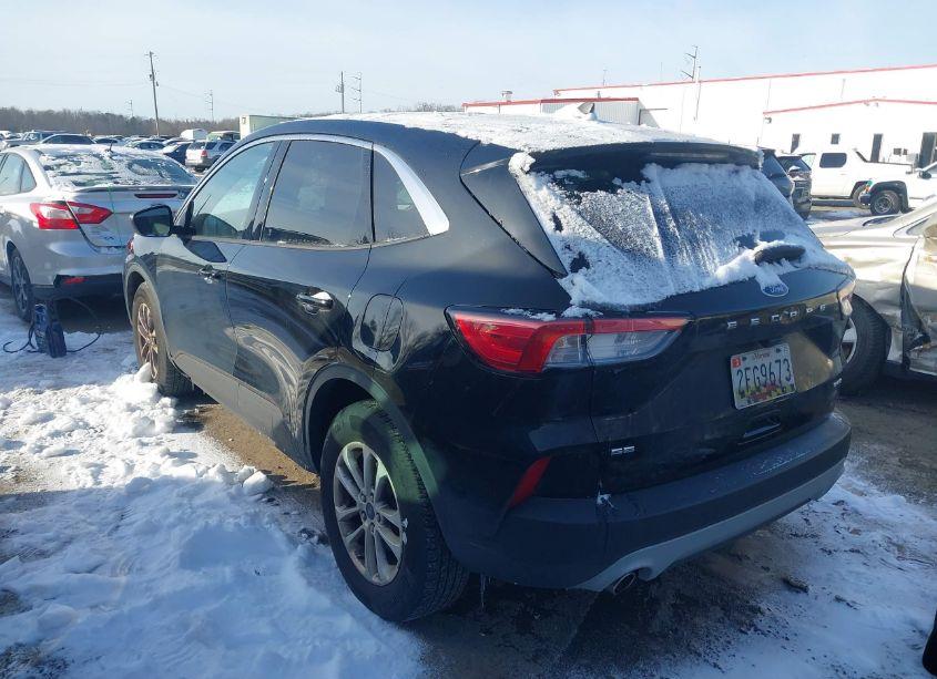 Photo 3 of 2022 Ford Escape SE (VIN 1FMCU9G60NUA61361)