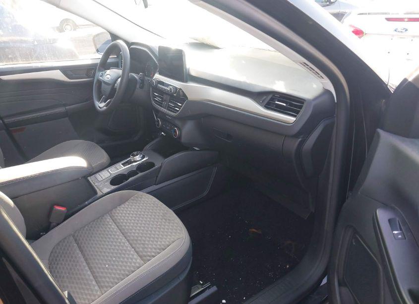 Photo 5 of 2022 Ford Escape SE (VIN 1FMCU9G60NUA61361)