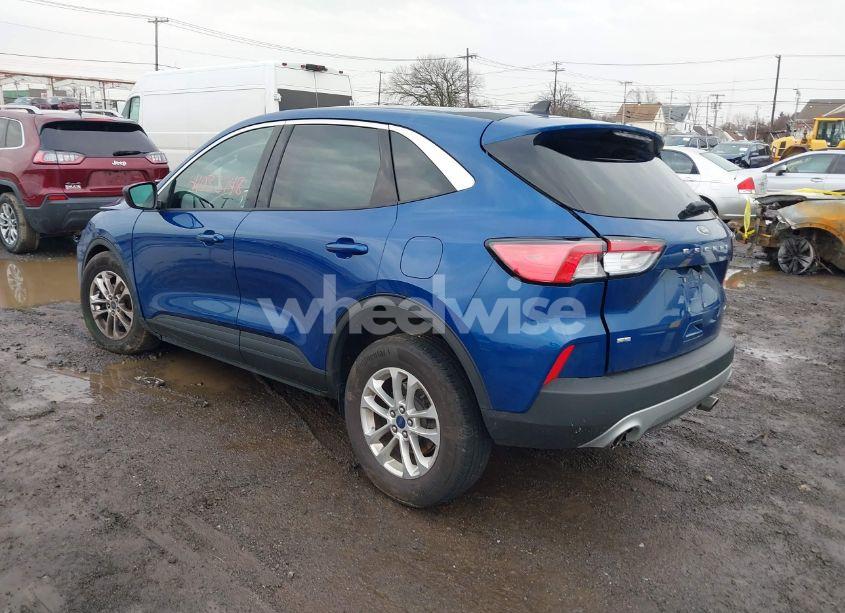 Photo 3 of 2022 Ford Escape SE (VIN 1FMCU9G60NUB82441)