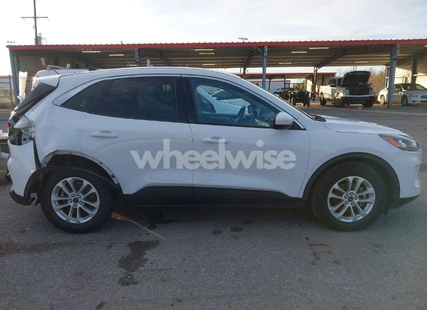 Photo 13 of 2020 Ford Escape SE (VIN 1FMCU9G61LUA37860)