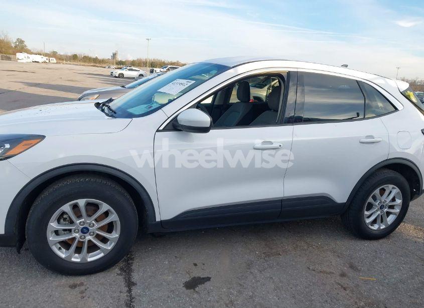 Photo 14 of 2020 Ford Escape SE (VIN 1FMCU9G61LUA37860)