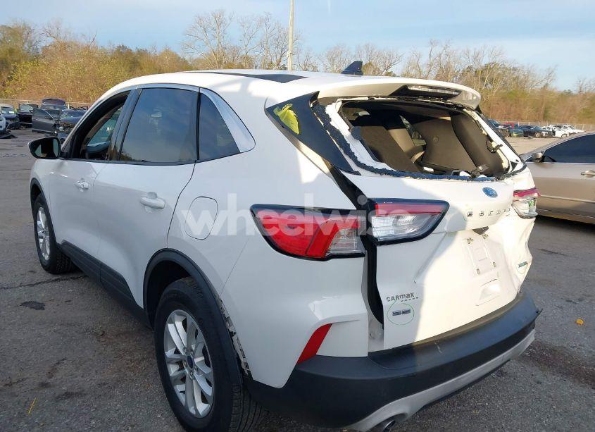 Photo 3 of 2020 Ford Escape SE (VIN 1FMCU9G61LUA37860)