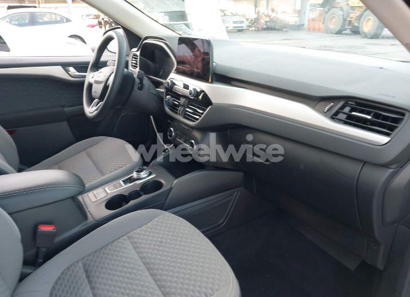 Photo 5 of 2020 Ford Escape SE (VIN 1FMCU9G61LUA37860)