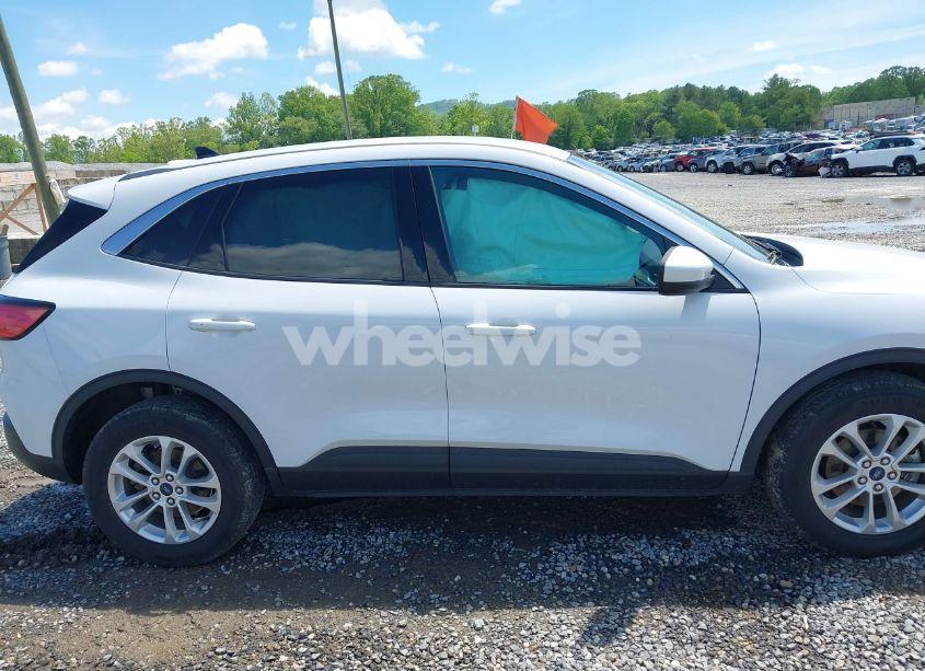 Photo 13 of 2020 Ford Escape SE (VIN 1FMCU9G61LUA92700)