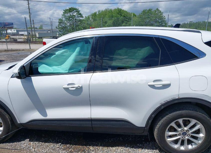 Photo 14 of 2020 Ford Escape SE (VIN 1FMCU9G61LUA92700)