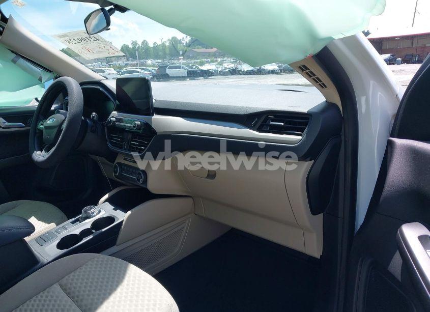 Photo 5 of 2020 Ford Escape SE (VIN 1FMCU9G61LUA92700)