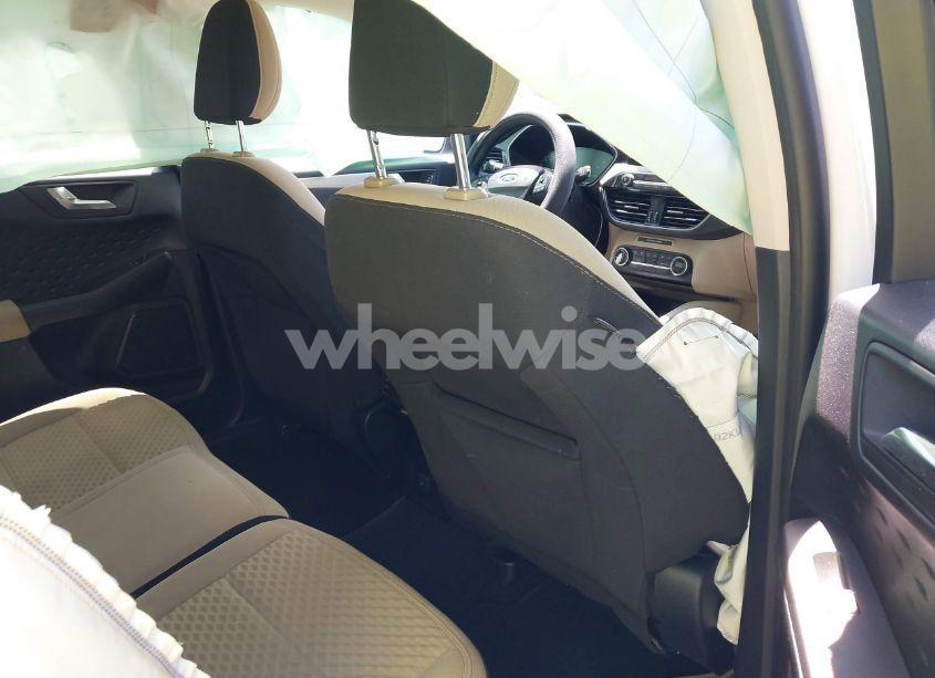 Photo 8 of 2020 Ford Escape SE (VIN 1FMCU9G61LUA92700)