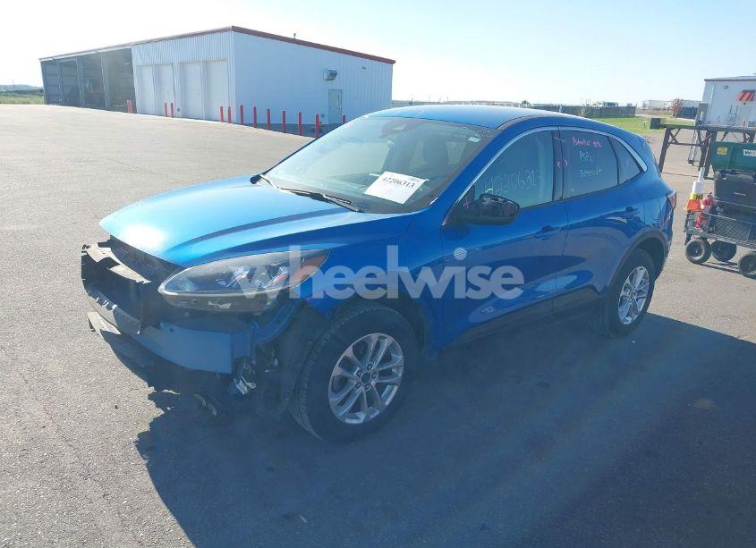 Photo 2 of 2020 Ford Escape SE (VIN 1FMCU9G61LUB49218)