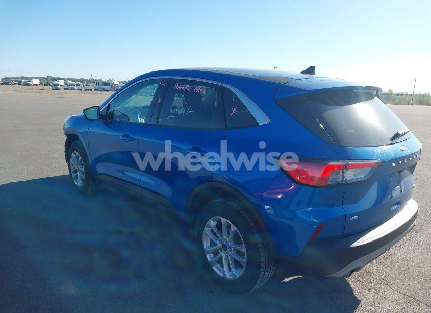 Photo 3 of 2020 Ford Escape SE (VIN 1FMCU9G61LUB49218)