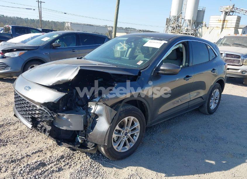 Photo 2 of 2020 Ford Escape SE (VIN 1FMCU9G61LUB64558)