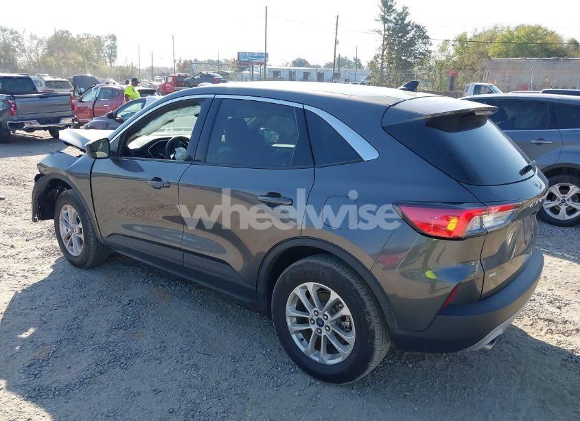 Photo 3 of 2020 Ford Escape SE (VIN 1FMCU9G61LUB64558)