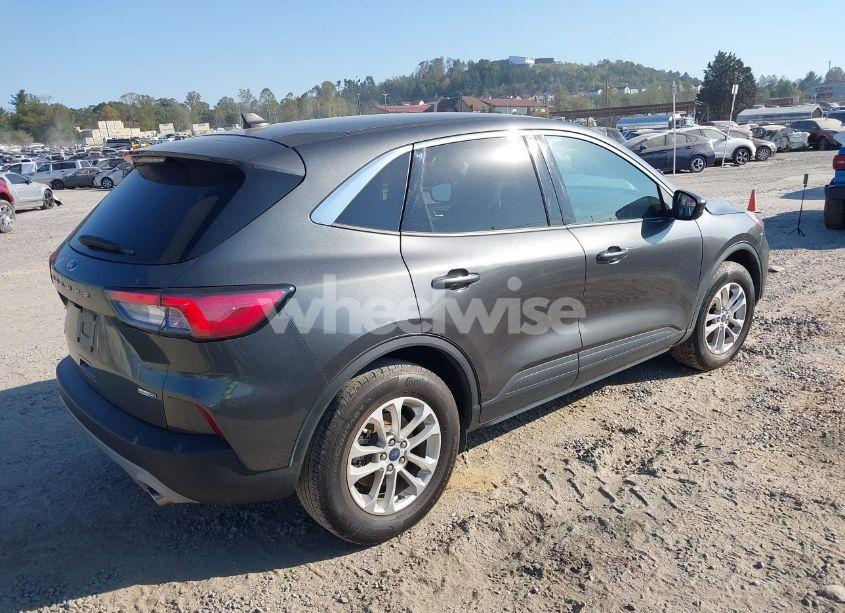 Photo 4 of 2020 Ford Escape SE (VIN 1FMCU9G61LUB64558)