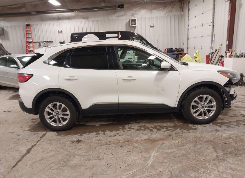 Photo 14 of 2020 Ford Escape SE (VIN 1FMCU9G61LUB65502)