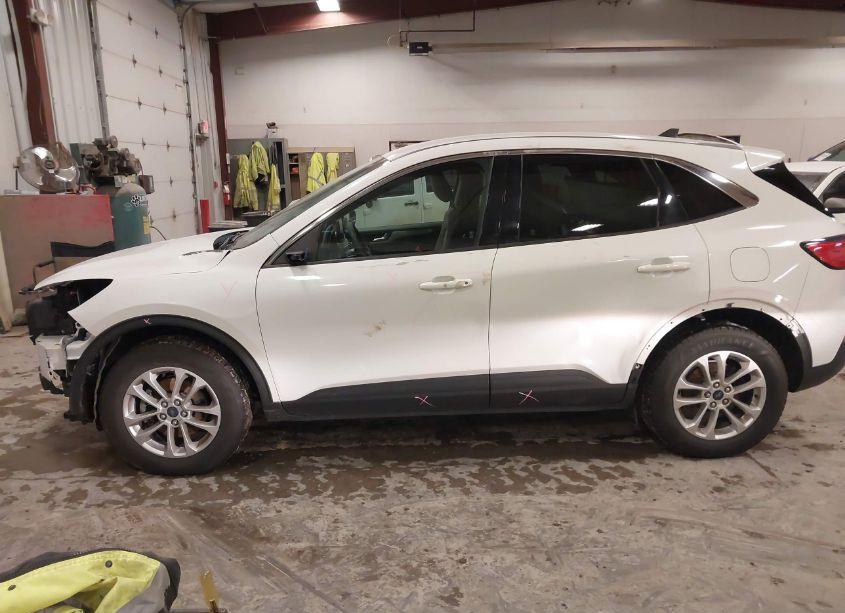 Photo 15 of 2020 Ford Escape SE (VIN 1FMCU9G61LUB65502)