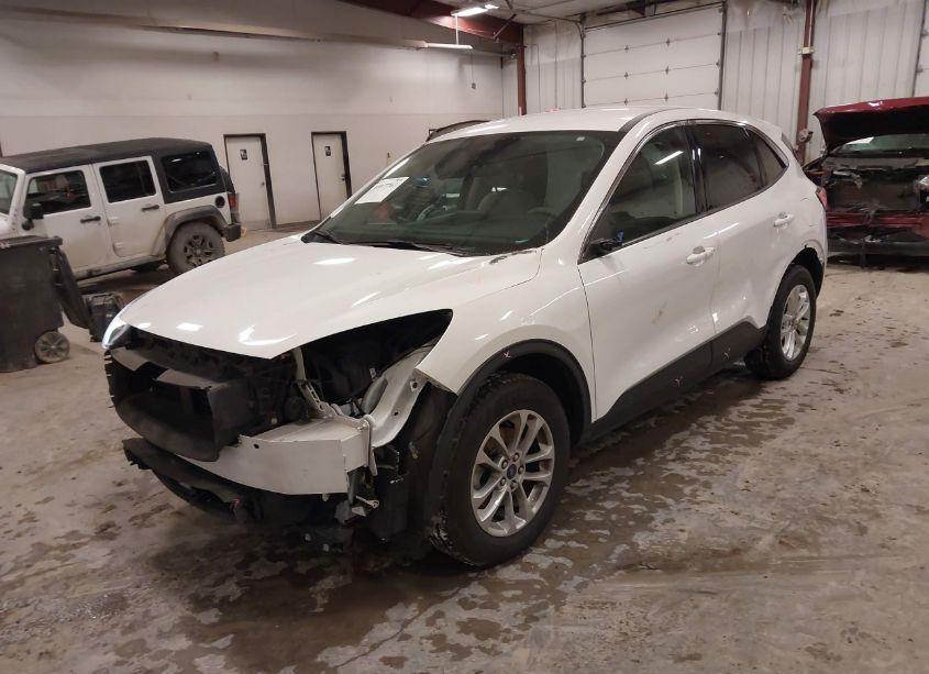 Photo 2 of 2020 Ford Escape SE (VIN 1FMCU9G61LUB65502)