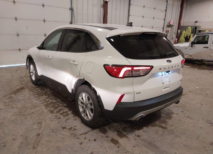 Photo 3 of 2020 Ford Escape SE (VIN 1FMCU9G61LUB65502)