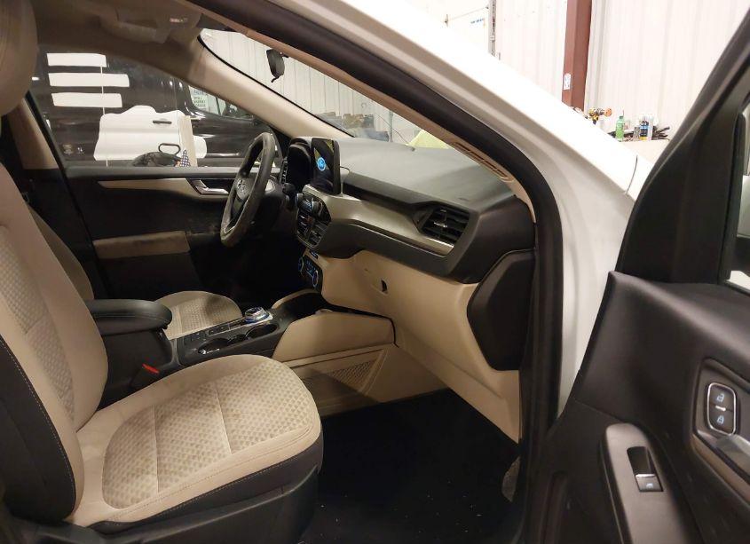 Photo 5 of 2020 Ford Escape SE (VIN 1FMCU9G61LUB65502)