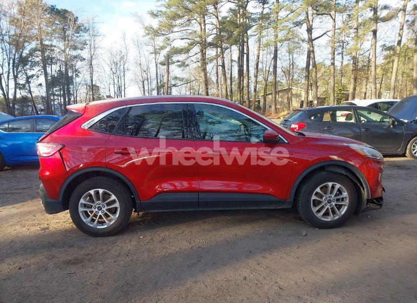 Photo 13 of 2020 Ford Escape SE (VIN 1FMCU9G61LUB86608)