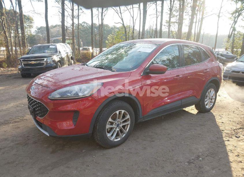 Photo 2 of 2020 Ford Escape SE (VIN 1FMCU9G61LUB86608)