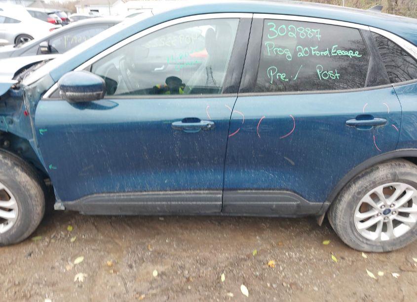 Photo 15 of 2020 Ford Escape SE (VIN 1FMCU9G61LUC10261)