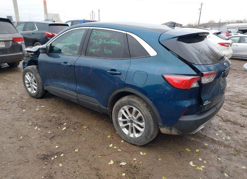 Photo 3 of 2020 Ford Escape SE (VIN 1FMCU9G61LUC10261)