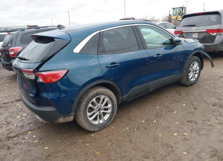 Photo 4 of 2020 Ford Escape SE (VIN 1FMCU9G61LUC10261)