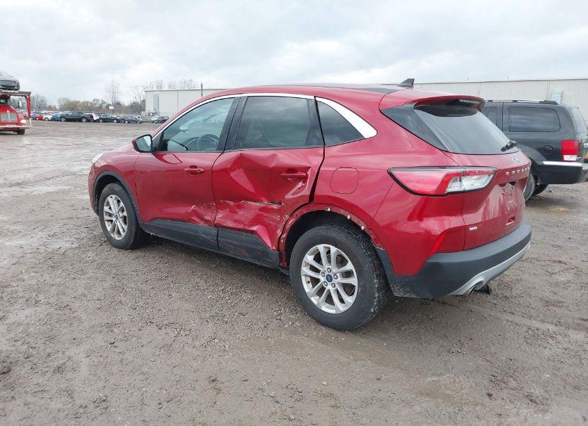 Photo 3 of 2020 Ford Escape SE (VIN 1FMCU9G61LUC53191)