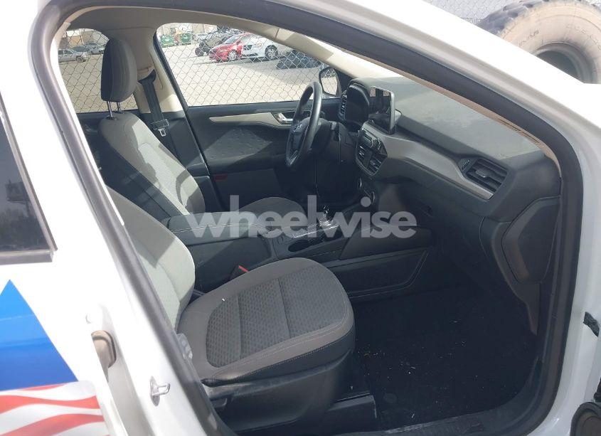 Photo 5 of 2020 Ford Escape SE (VIN 1FMCU9G61LUC57175)