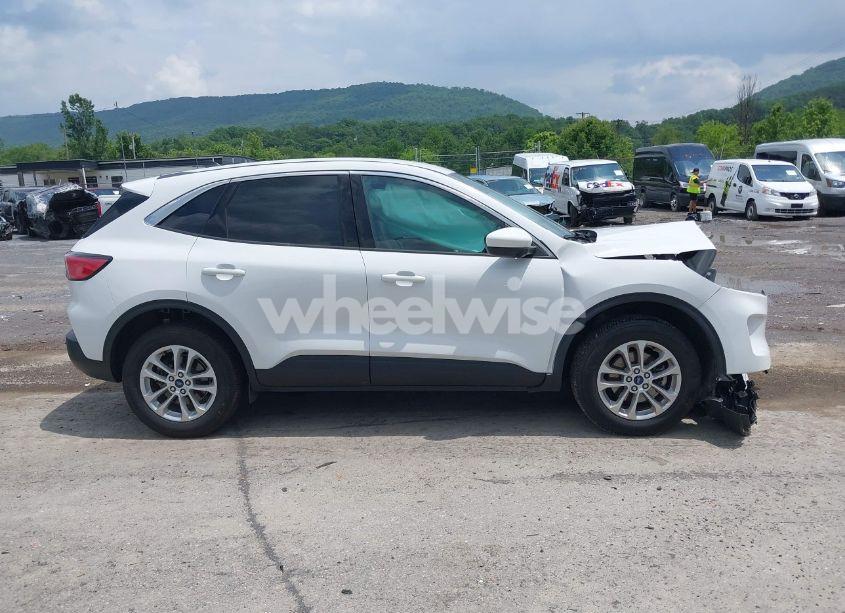 Photo 14 of 2021 Ford Escape SE (VIN 1FMCU9G61MUA30151)