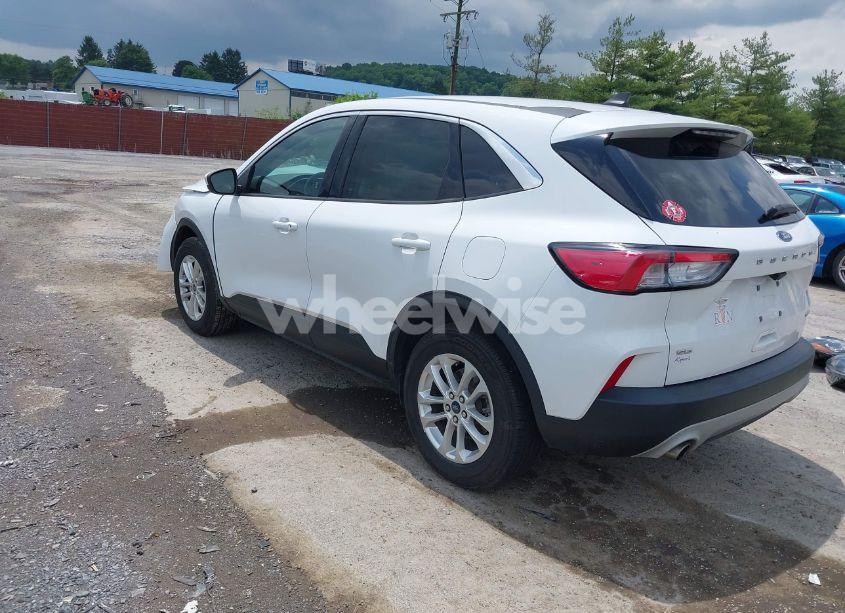 Photo 3 of 2021 Ford Escape SE (VIN 1FMCU9G61MUA30151)