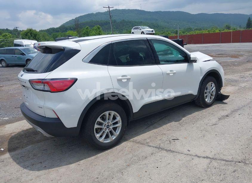 Photo 4 of 2021 Ford Escape SE (VIN 1FMCU9G61MUA30151)