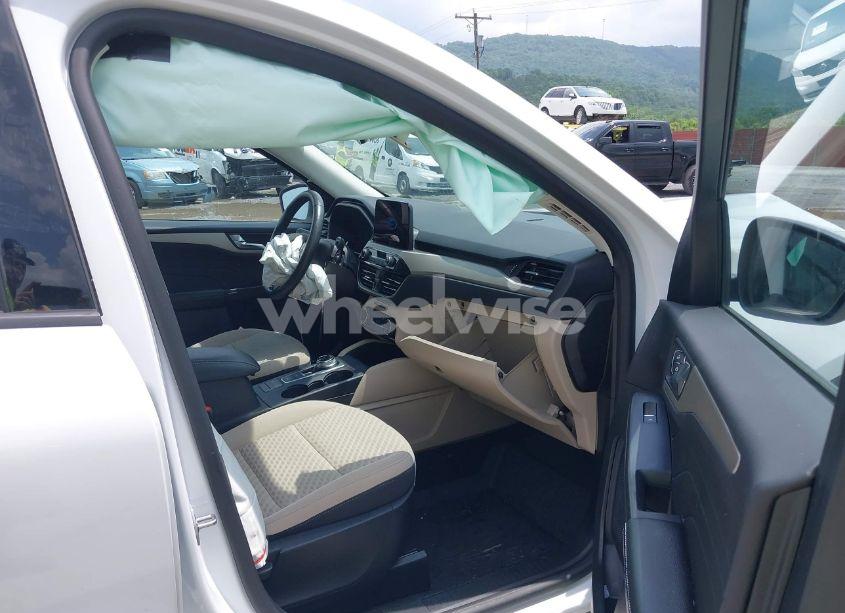 Photo 5 of 2021 Ford Escape SE (VIN 1FMCU9G61MUA30151)