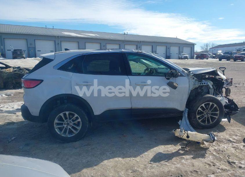 Photo 13 of 2021 Ford Escape SE (VIN 1FMCU9G61MUA51534)