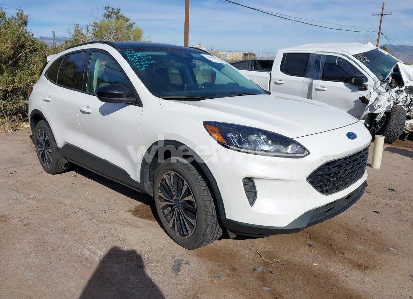 2021 Ford Escape SE (VIN 1FMCU9G61MUA62744) main photo