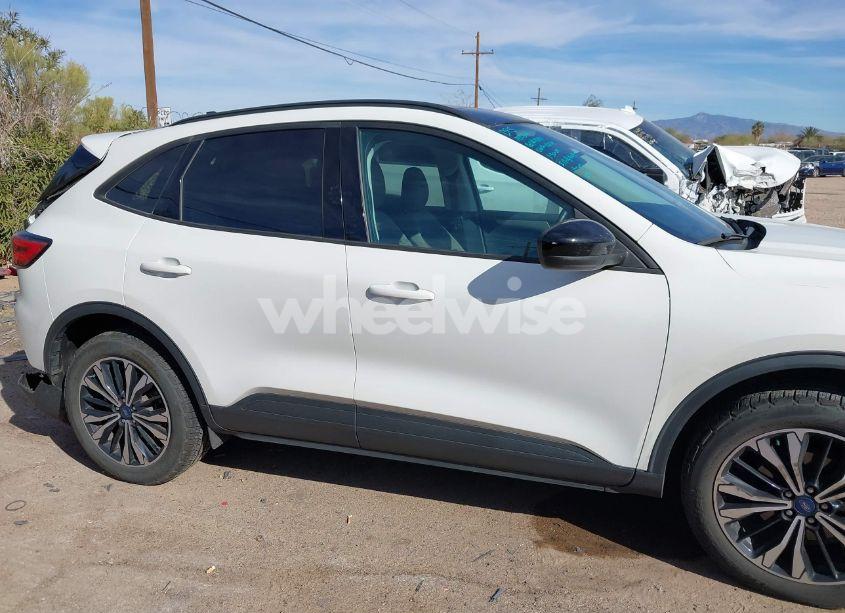 Photo 13 of 2021 Ford Escape SE (VIN 1FMCU9G61MUA62744)