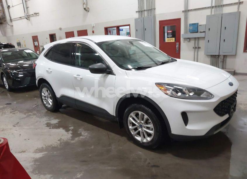 2022 Ford Escape SE (VIN 1FMCU9G61NUA42771) main photo