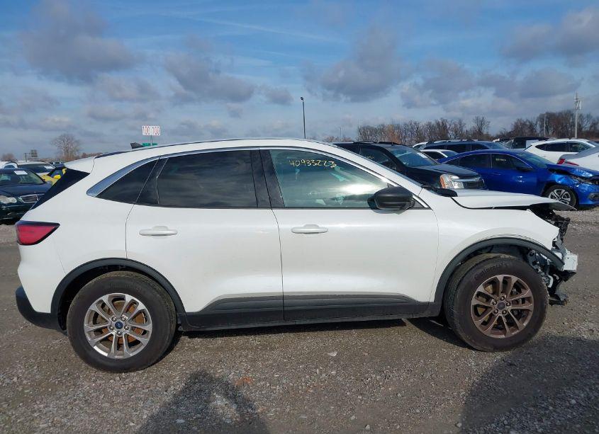 Photo 13 of 2022 Ford Escape SE (VIN 1FMCU9G61NUA60428)