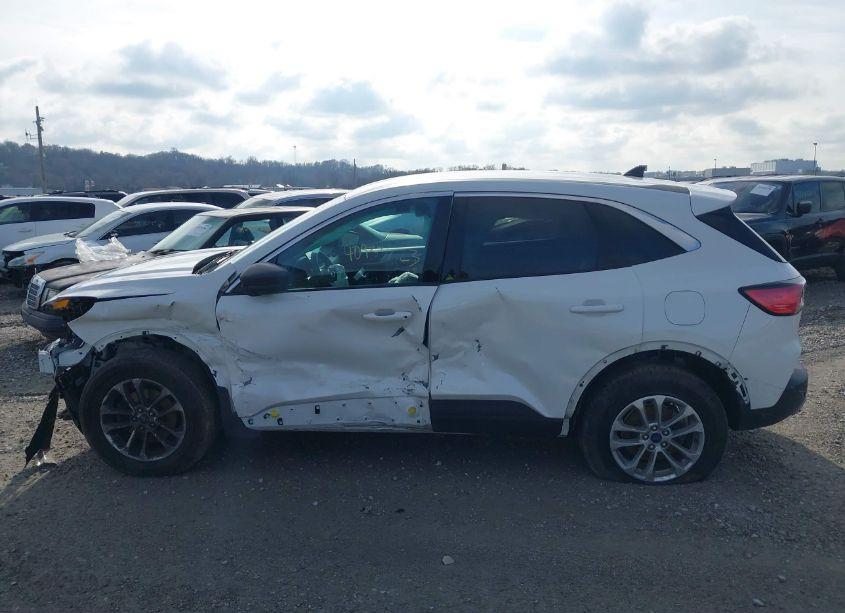 Photo 14 of 2022 Ford Escape SE (VIN 1FMCU9G61NUA60428)