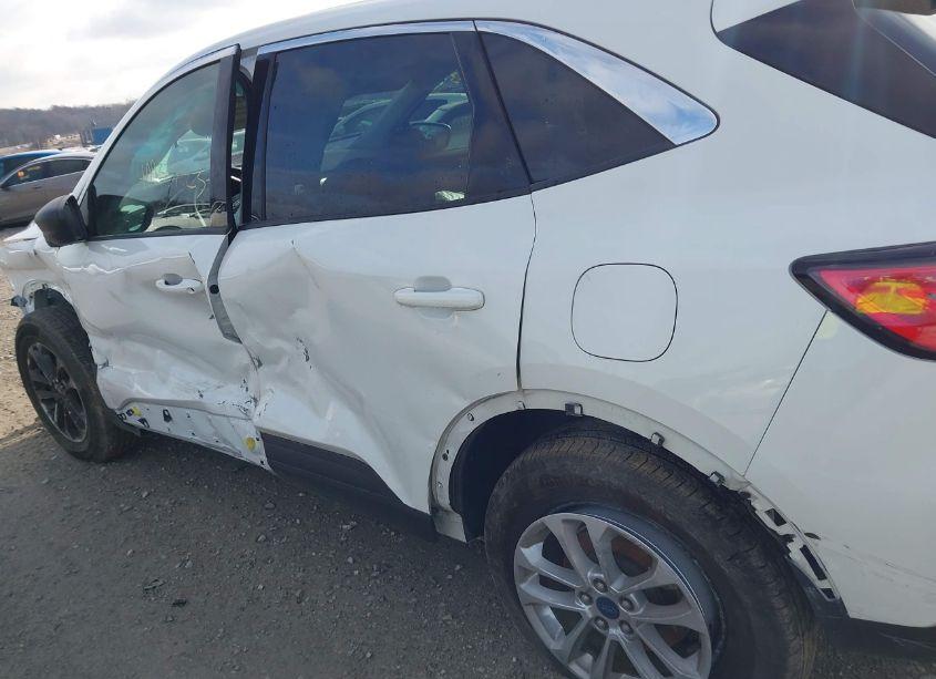 Photo 17 of 2022 Ford Escape SE (VIN 1FMCU9G61NUA60428)