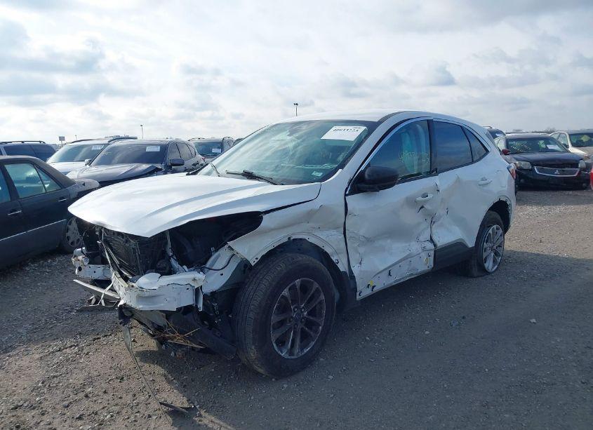 Photo 2 of 2022 Ford Escape SE (VIN 1FMCU9G61NUA60428)