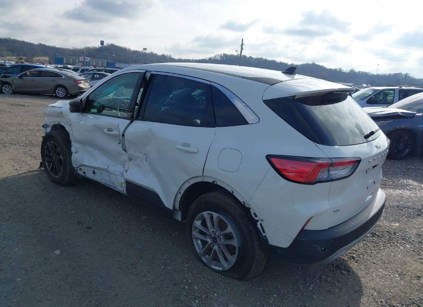 Photo 3 of 2022 Ford Escape SE (VIN 1FMCU9G61NUA60428)